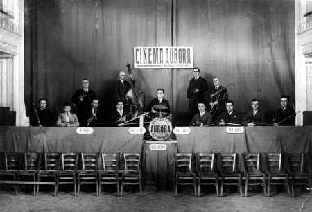 orchestra_aurora.jpg (190152 byte)