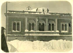 casa popolo con neve.jpg (93128 byte)