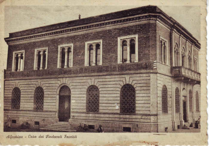 casa popolo3 fasc.jpg (328069 byte)