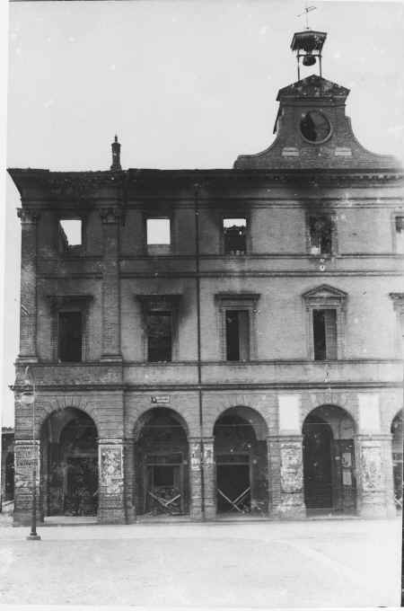 municipio_settimana_rossa_i.jpg (136267 byte)