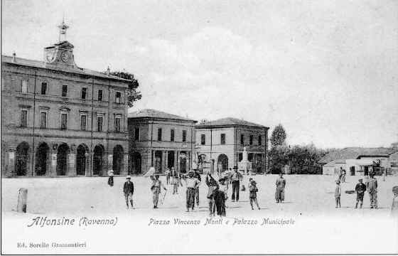piazza_con-pigna.jpg (136681 byte)