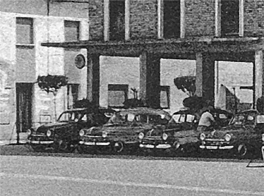 taxi piazza gramsci.jpg (123437 byte)