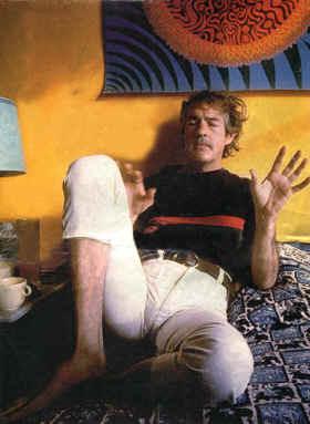 leary2.jpg (118287 byte)